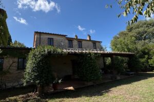 Umbria (TR). Elegante dimora affacciata sul Lago di Corbara